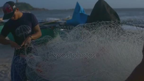 Nha Trang Vietnam Listopadu 2017 Detailní Kluk Čepici Kontroluje Ručně — Stock video