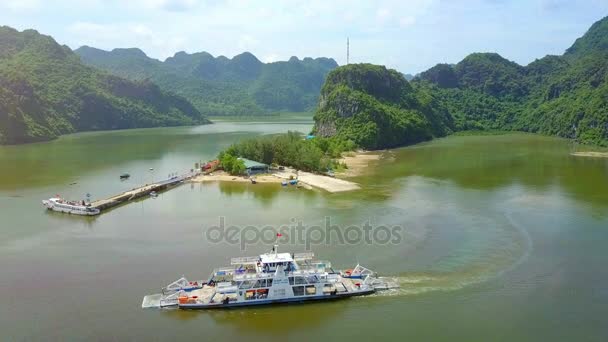 Long Vietnam Srpna 2017 Dron Ukazuje Bílá Trajekt Kolem Mola — Stock video