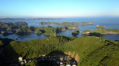 şaşırtıcı sınırsız okyanus defne için büyük yeşil dağların arasında gizli modern resort City dron taşır