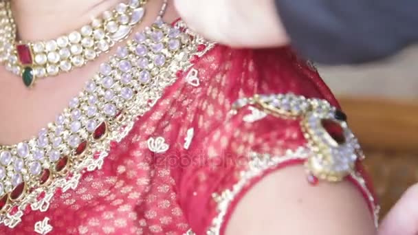 India December 2012 Closeup Assistant Helps Beautiful Bride Indian Style — Stock Video