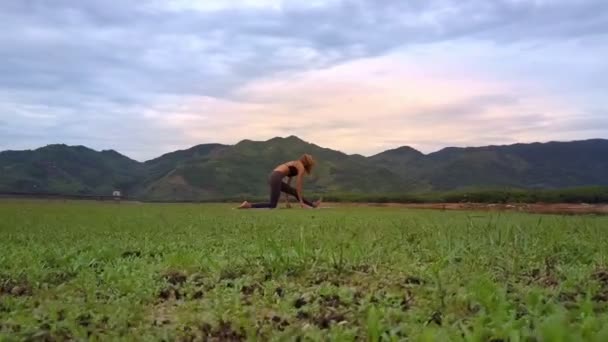 Flycam 운동을 언덕에 대하여 발뒤꿈치에 — 비디오