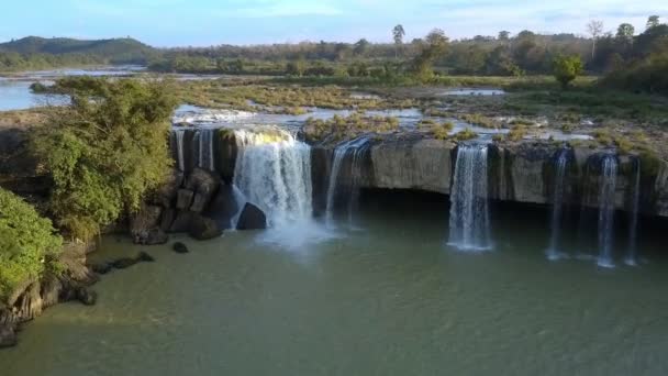 Vista Superior Pictórica Raios Sol Luz Cascata Pedra Cascata Árvores — Vídeo de Stock