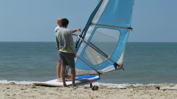 Mui Vietnam Maart 2018 Close Ervaren Instructeur Leert Surfen Permanent — Stockvideo