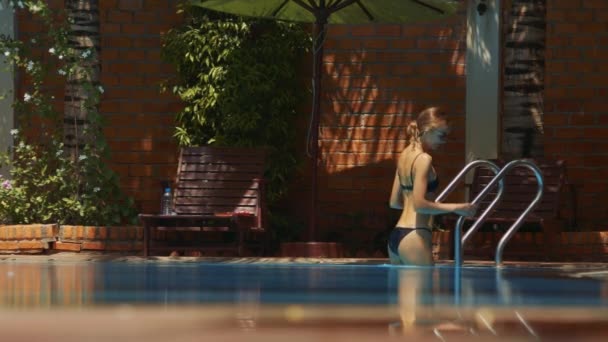 Young Woman Nice Figure Steps Water Holding Pool Banisters Swims — Stock Video