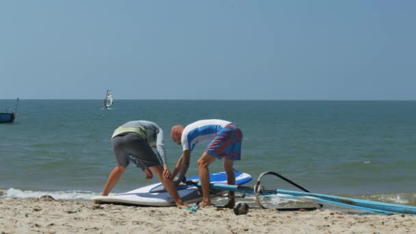 Mui Vietnam Mars 2018 Des Personnes Qualifiées Fixent Planche Surf — Video