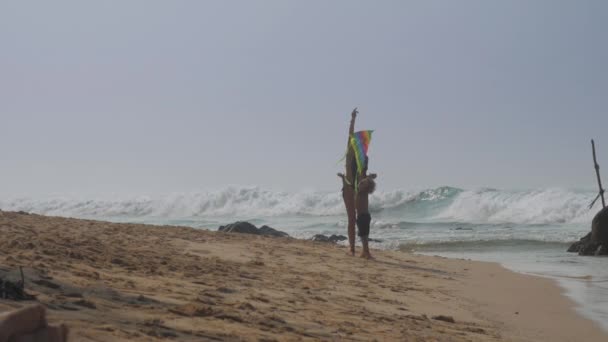 Mother Daughter Fly Kite — Stock Video