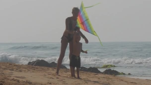 Mother Daughter Fly Kite — Stock Video