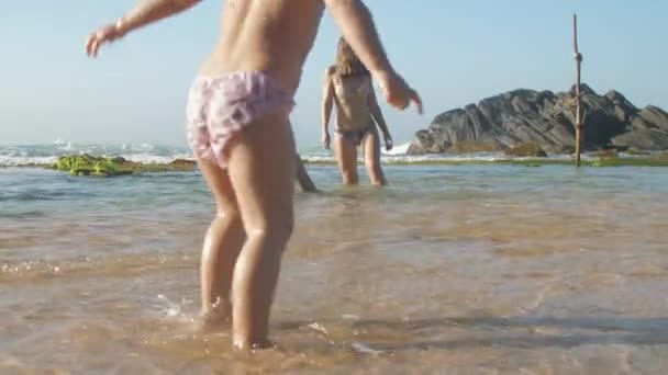 Family Mother Father Daughter Playing Together Sea Coast — Stock Video