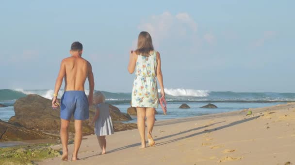 Family Walking Tropical Sea Coast — Stock Video