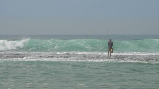 Senior fisherman catches fish in endless deep blue ocean — Stock Video