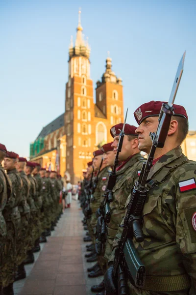 Poolse soldaten op wacht — Stockfoto