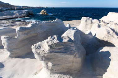 Sahil Milos Adası üzerinde mineral oluşumları 