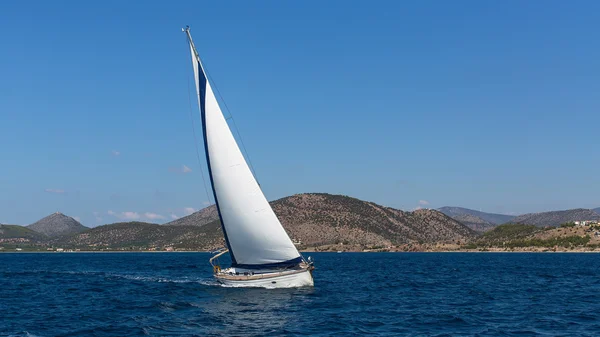 Luxe jacht in de zee — Stockfoto