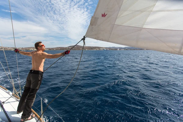 Marinheiro participar em regata — Fotografia de Stock