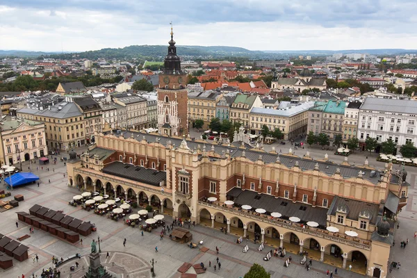 Salón de tela en la plaza principal del mercado de Cracovia — Foto de Stock