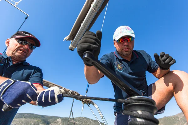 Los marineros participan en regata de vela — Foto de Stock