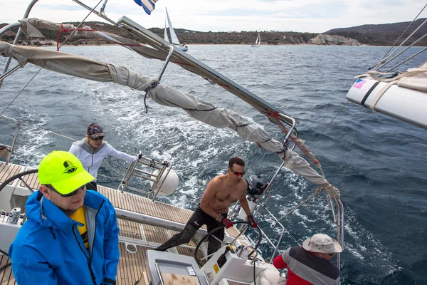 Les marins participent à la régate de voile — Photo