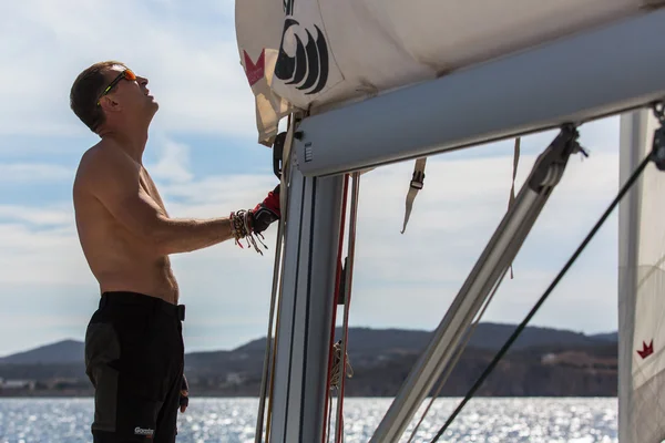 Zeilers deelnemen aan zeilregatta — Stockfoto