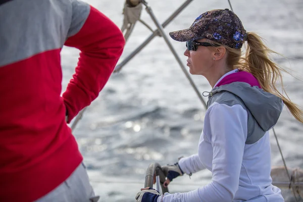 Ναυτικοί συμμετέχουν στην ιστιοπλοΐα regatta — Φωτογραφία Αρχείου