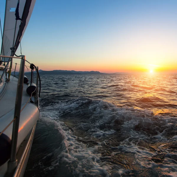 Pôr do sol incrível no mar Egeu . — Fotografia de Stock