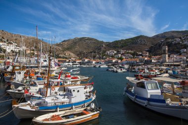 Hidra Adası üzerinde liman