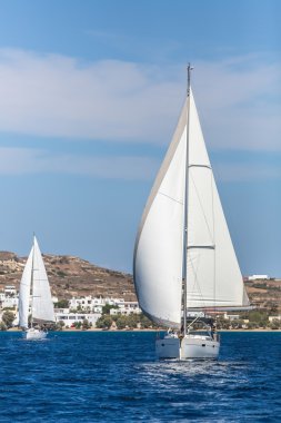 Yelkenli Yunan Adaları arasında