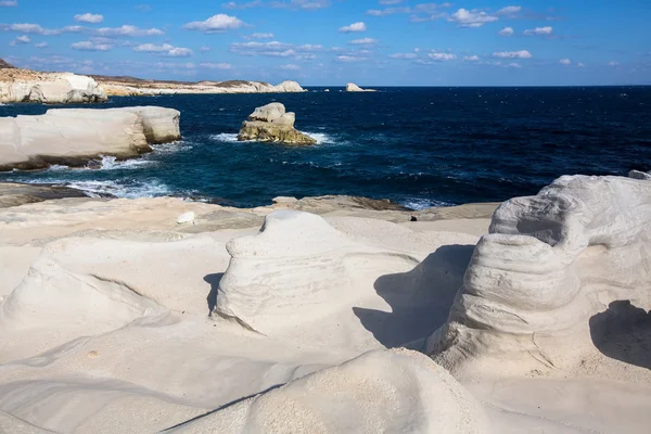 Formaciones minerales en la costa de Milos — Foto de Stock