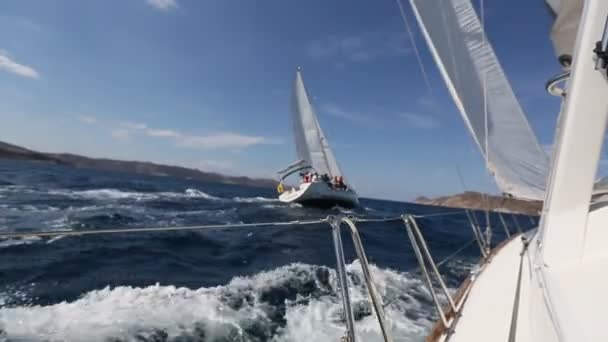 Яхтинг в Эгейском море — стоковое видео
