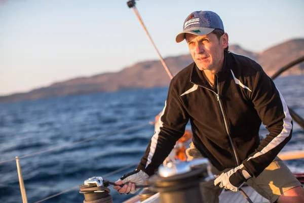 Segler nehmen an Segelregatta teil — Stockfoto