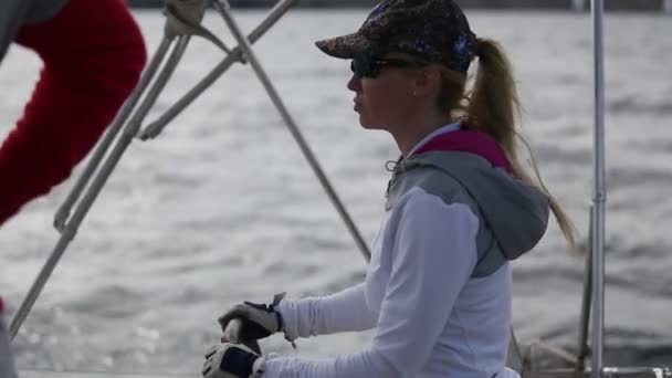 Sailors participate in sailing regatta — Stock Video