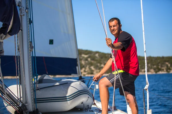 Zeiler deelnemen aan zeilregatta — Stockfoto