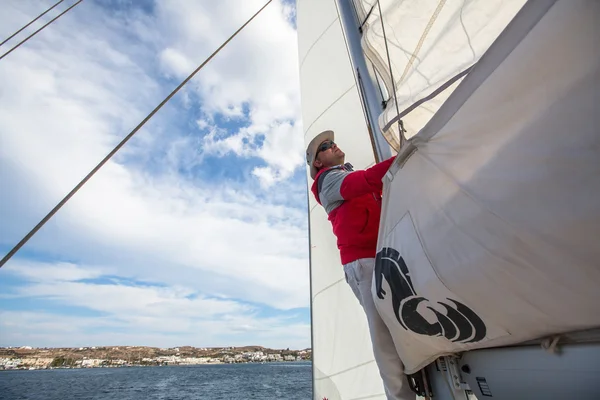 Segler nehmen an Segelregatta teil — Stockfoto