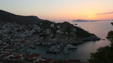 Hydra Adası'gün batımı görünümü
