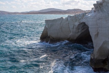 Milos sahil mineral oluşumları