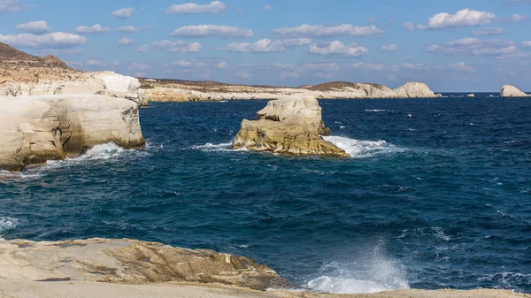 Formaciones minerales en la costa de Milos — Foto de Stock