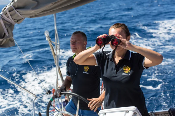 Los marineros participan en regata de vela — Foto de Stock