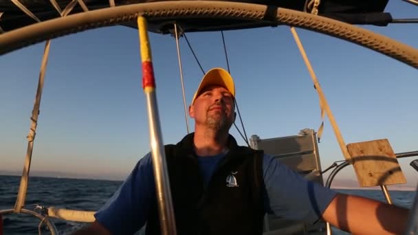 Sailor streering sailing vessel — Stock Video