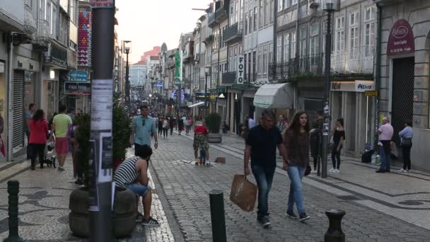 Rua de Santa Catarina en Oporto — Vídeo de stock