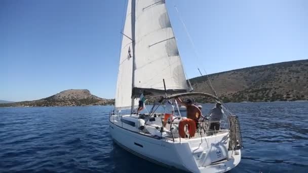 Sailors participate in sailing regatta — Stock Video