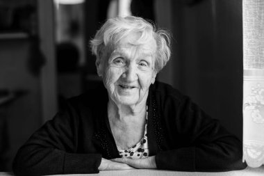 yaşlı kadın portresi