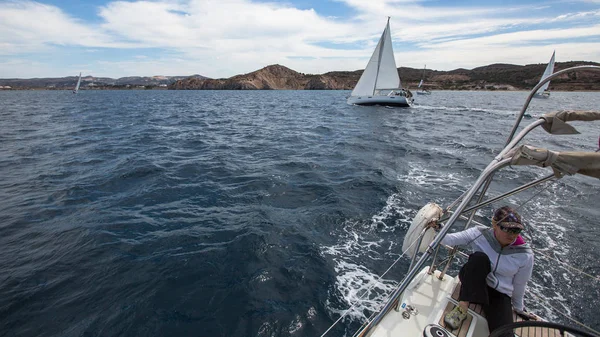 Segler nehmen an Segelregatta teil — Stockfoto