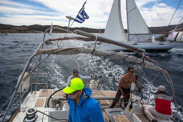 Námořníci se účastní plachtění regata — Stock fotografie