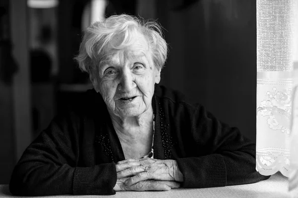 Ritratto donna anziana — Foto Stock