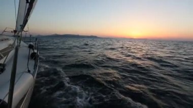 günbatımı karşı yelken yat 