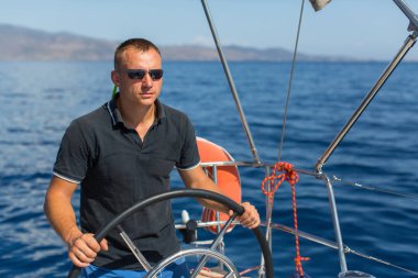 Adam Kaptan steers yelkenli tekne