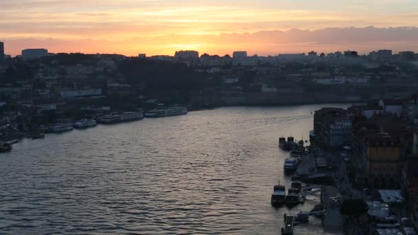 Pohled na řeku Douro v Porto — Stock video