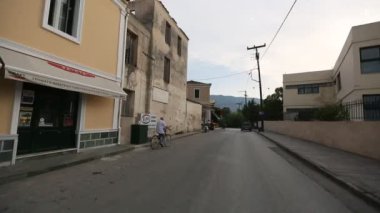 Poros Adası yollarda sürme