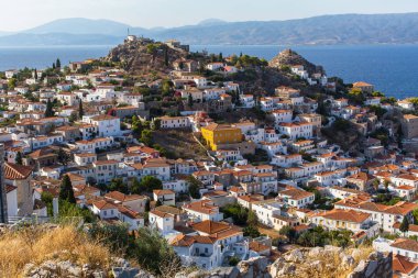 tepeler ve evler Hydra Adası