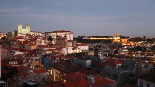 Háztetőkön, a régi város Porto — Stock videók