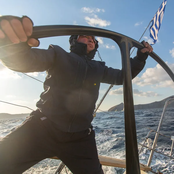 Marinero participando en regata de vela —  Fotos de Stock